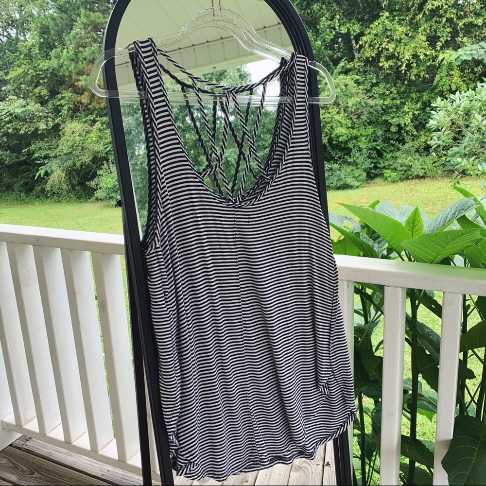 Detailed Striped Tank Top - Picture 3 of 5